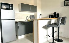 New Studio Cosy - Proche RER et centre ville
